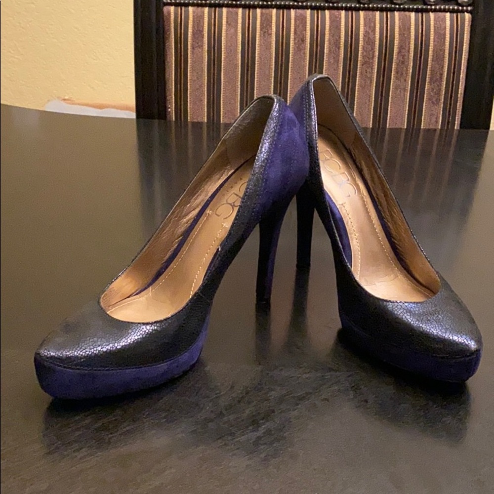 🌹BCBG Paris Pamee Metalic Leather Pump🌹